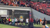 Cover-vidéo: لاعبوا الوداد يغادرون ملعب القاهرة تحت الرشق بالقنينات وحديث خاص بين أوناجم و آفشة
