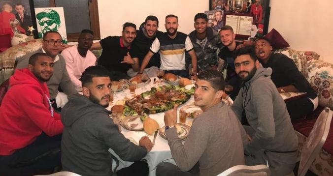 بالصور. حدراف يقيم حفل عشاء على شرف لاعبي الدفاع الجديدي 1