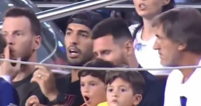 بالفيديو. ابن ميسي ماثيو يحتفل عند إضاعة برشلونة فرصة خطيرة ضد ريال بيتيس