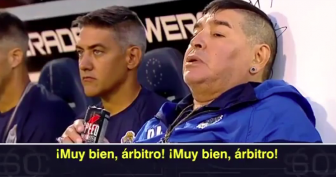  بالفيديو. مارادونا &quot;سكران&quot; في مباراة خيمناسيا بكأس رابطة الدوري الأرجنتيني
