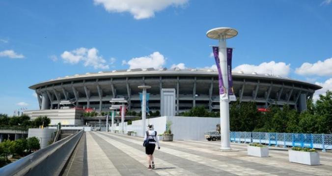 اليابان تسمح بحضور 34 ألف متفرج لمباريات البيسبول لاختبار تدابير مكافحة كورونا