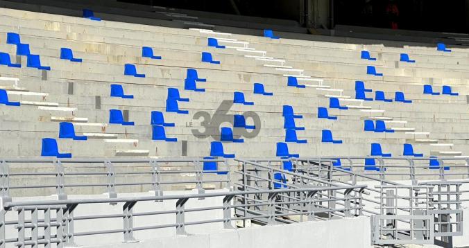 صور حصرية . البدء في تركيب المقاعد الجديدة بملعب طنجة الكبير إستعدادا للموندياليتو