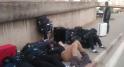 بالصور. خطير لاعبو منتخب زيمبابوي للرغبي ينامون في الشارع بتونس لهذا السبب 1