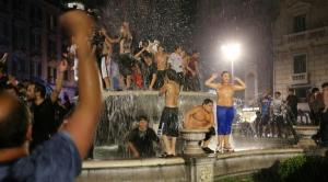 بطولة إيطاليا: الآلاف يحتفلون بالتتويج &quot;الصامت&quot; لنابولي