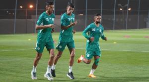 Cover vidéo - ثلاثة لاعبين خارج لائحة الرجاء ضد شباب بلوزداد في البطولة العربية