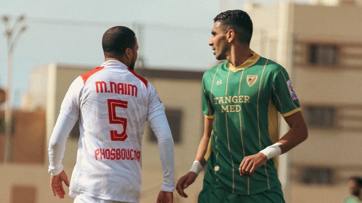 صورة من المباراة التي جمعت المغرب التطواني بضيفه شباب المسيرة بملعب مولاي رشيد بمدينة العيون لحساب مؤجل الجواة الـ17 من بطولة القسم الثاني