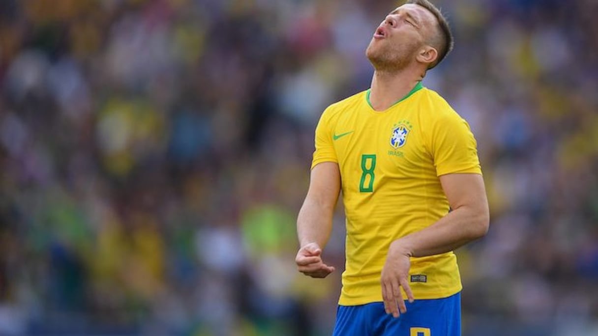 Arthur Melo (Brésil). Le milieu de terrain de Liverpool et du Brésil, Arthur Melo, manquera la prochaine Coupe du monde au Qatar. «Malheureusement, comme vous le savez, une triste blessure à la cuisse gauche me tiendra à l'écart des terrains pendant un certain temps», a-t-il annoncé sur son compte Instagram.