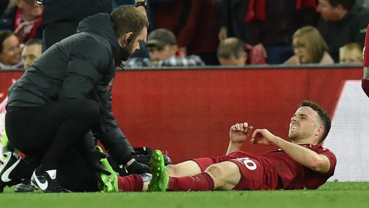 Diogo Jota (Portugal). L’attaquant de Liverpool sorti blessé lors du match face à Manchester City, victime d'un sérieux problème au mollet, a été contraint de déclarer forfait pour la Coupe du monde. Un coup dur pour le Portugal.