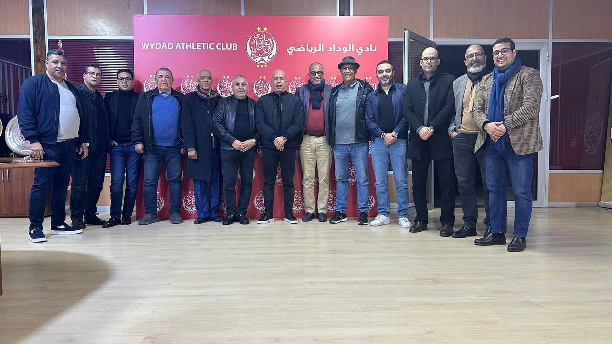 المهدي الزوات، رئيس الوداد فرع كرة اليد مع المكتب المديري للنادي الأحمر