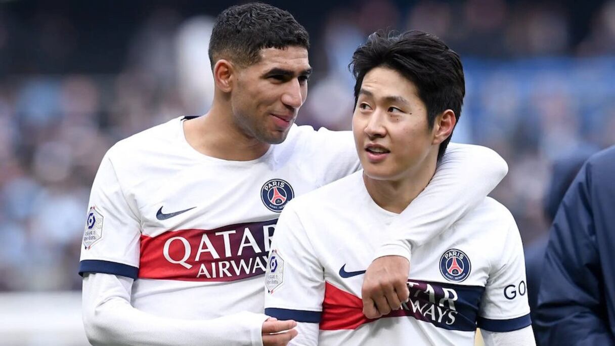 Achraf Hakimi et l’attaquant sud-coréen Lee Kang-in, avec le Paris Saint-Germain.