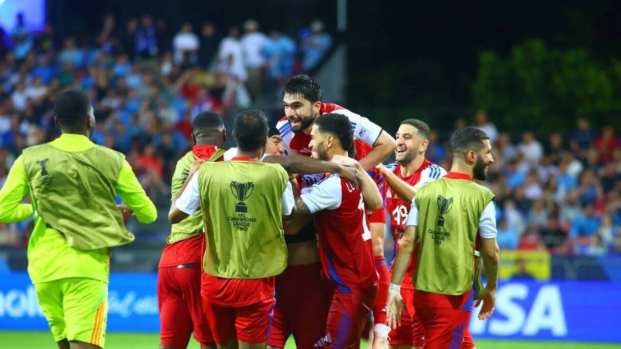 فرحة لاعبي نادي الشارقة (الاتحاد الآسيوي)