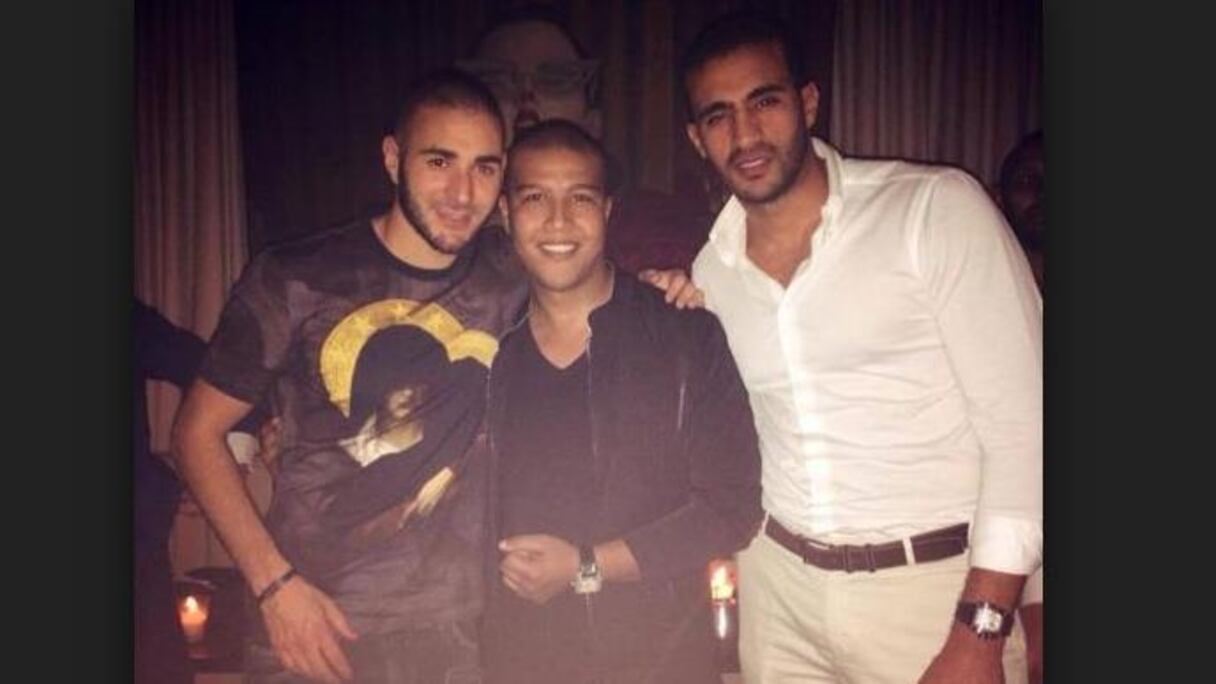 كريم بنزيمة الذي يتردد على مراكش بشكل سري عكس زميلة كريستيانو رونالدو، يملك شقة في مراكش ويتردد عليها بشكل شهري، حيث تعجبه الأجواء الليلية وقضاء السهرات رفقة صديقه بدر هاري.