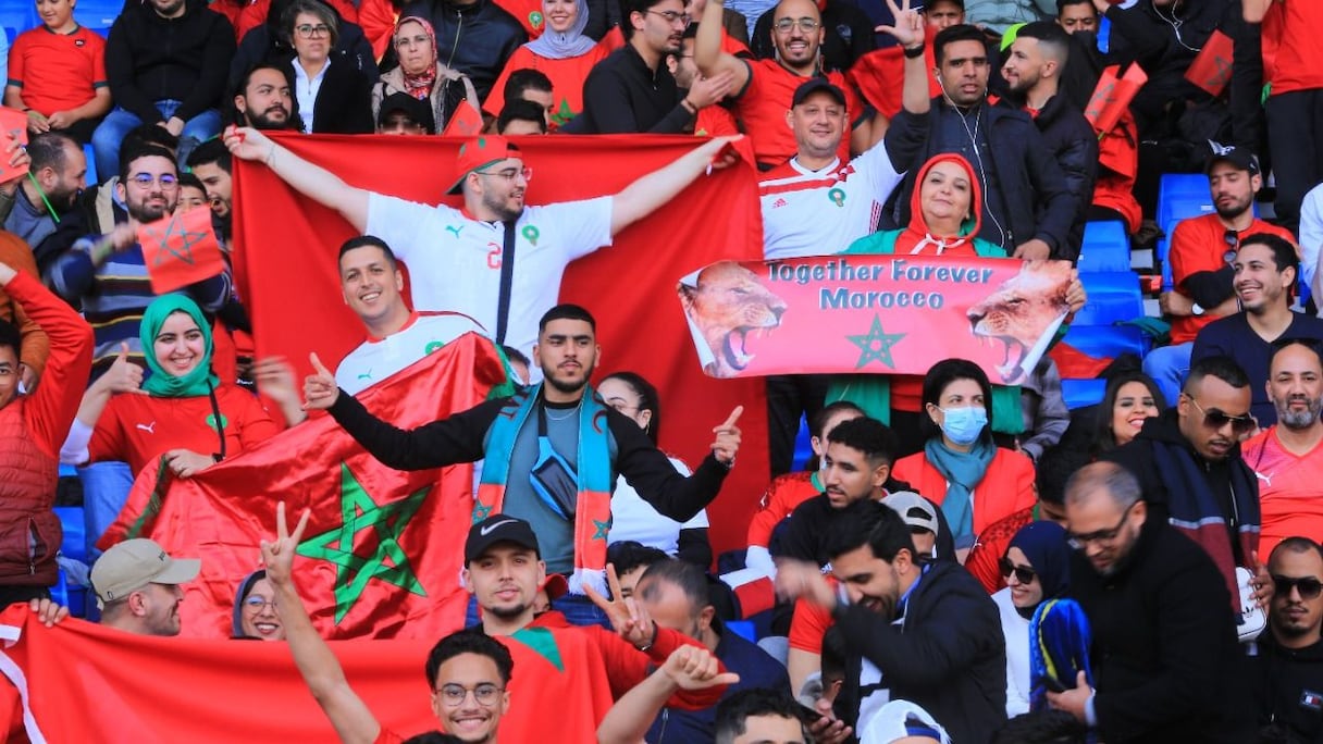 جماهير منتخب الأسود بمدرجات مركب محمد الخامس بالدار البيضاء