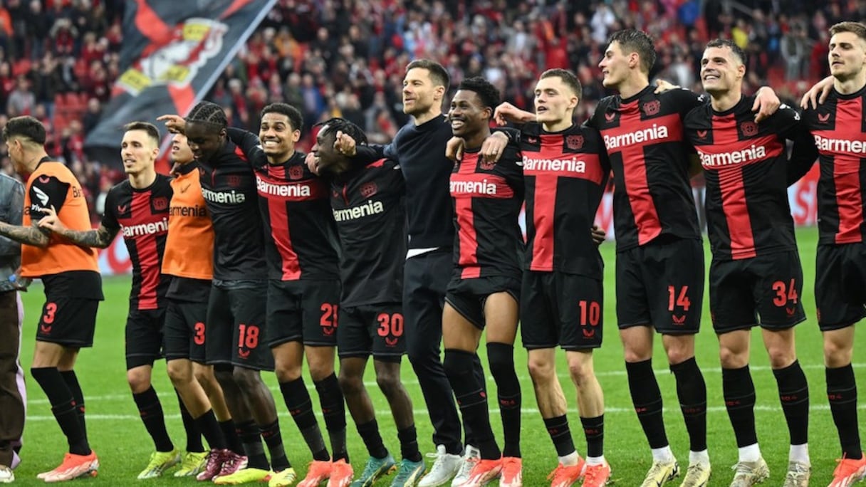 La joie du Bayer Leverkusen, avec Amine Adli, après la victoire (2-1), le 30 mars 2024.