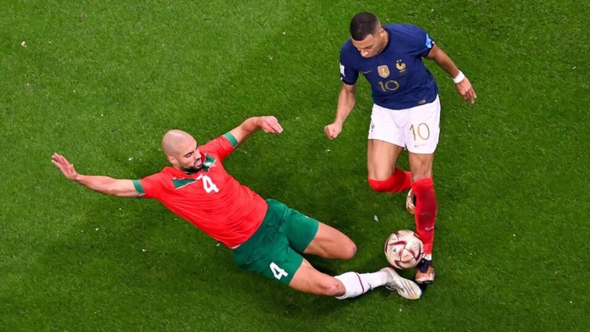 Sofyan Amrabat a réussi à déposséder Kylian Mbappé de façon époustouflante, lors de la demi-finale du Mondial 2022, Maroc-France.