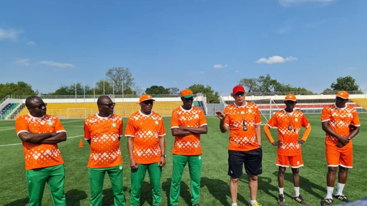 طاقم منتخب النيجر بقيادة بادو الزاكي