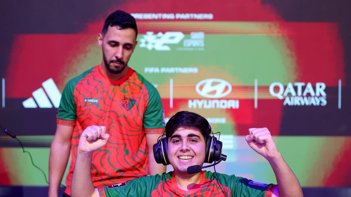 أنس موسى لاعب المنتخب الوطني لكرة القدم الإلكترونية