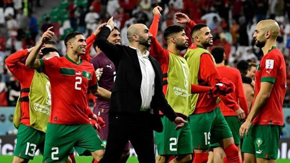 وليد الركراكي ولاعبي المنتخب الوطني