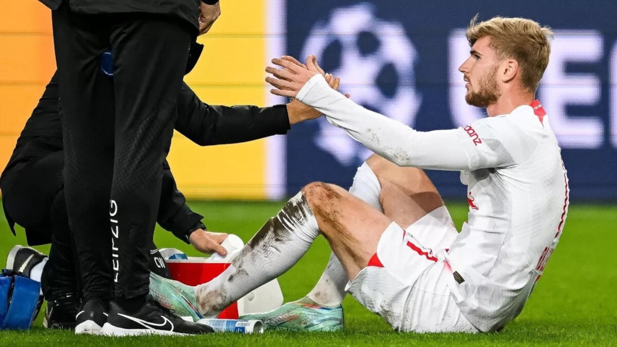 Timo Werner (Allemagne). Touché à la cheville face au Shakhtar Donetsk, en LDC, l'attaquant allemand sera absent des terrains jsuqu'à la fin d'année. Titulaire trois fois sur les quatre derniers matches de la Mannschaft, le buteur manquera aux siens au Qatar.
