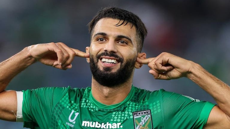 وليد الصبار بقميص العربي الكويتي