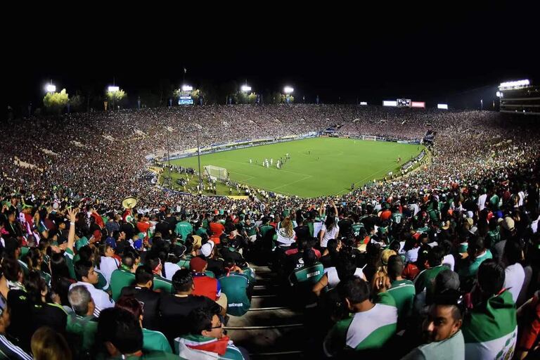 ملعب “روز بول” في باسادينا بكاليفورنيا، ويتسع لـ88 ألفا و500 مشجع، افتتح عام 1922.