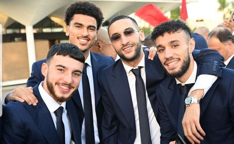 لاعبي المنتخب المغربي (مزراوي، زياش، أبوخلال،إلياس شاعر)
