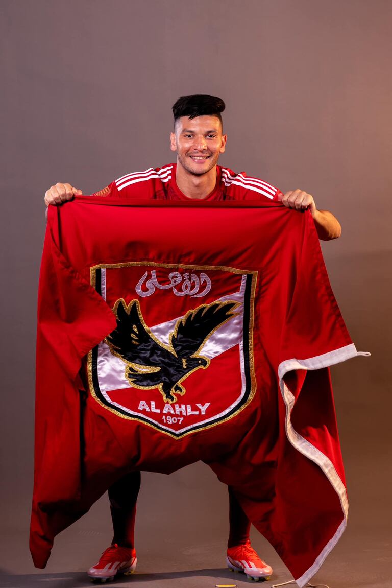 أشرف داري ينتقل إلى الأهلي المصري