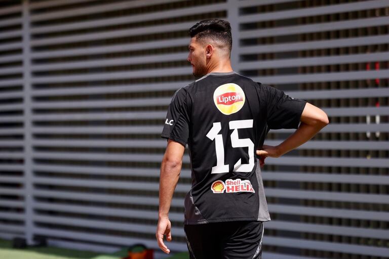 داري أشرف في تدريبات الأهلي