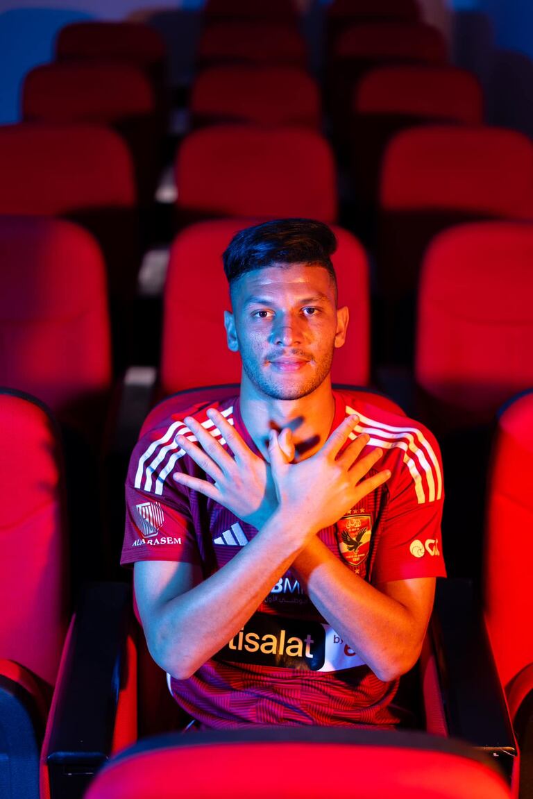 أشرف داري ينتقل إلى الأهلي المصري