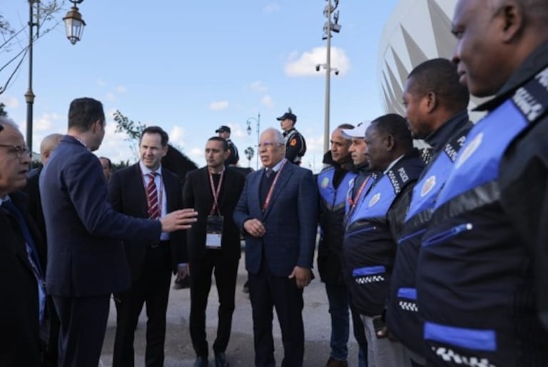 Les membres de la délégation du FBI en visite au stade Moulay El Hassan à Rabat.