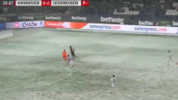 بالفيديو. الثلوج تمنع الكرة من دخول المرمى