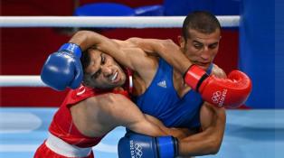 أولمبياد طوكيو.. إقصاء الملاكم المغربي حموت من الدور الأول