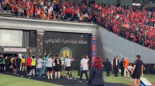 Cover-vidéo: لاعبوا الوداد يغادرون ملعب القاهرة تحت الرشق بالقنينات وحديث خاص بين أوناجم و آفشة