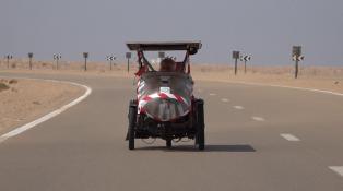 بالفيديو. درّاج بلجيكي عالمي يَمُرّ عبر العيون ويُبدي انبهاره بالتنمية المتسارعة بالصحراء المغربية