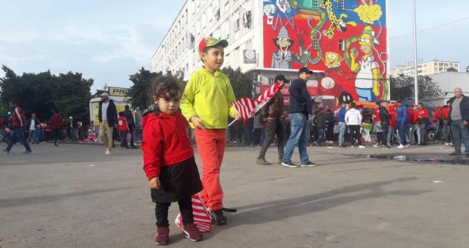 بالصور. حضور لافت للأطفال وأجانب لتشجيع الوداد والرجاء في الديربي4
