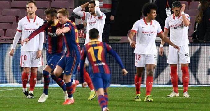 قلق في برشلونة حيال إصابة بيكيه قبيل مباراة سان جرمان
