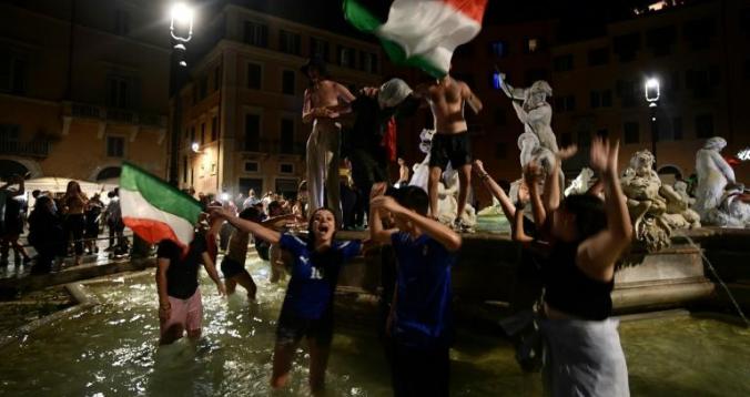 إيطاليا تحتفل بتتويج أنساها مأساة &quot;كوفيد-19&quot;