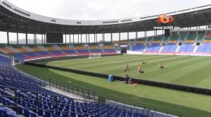 Cover Video -Le360.ma •بالفيديو: الأشغال متستمرة بملعب أوييم الذي سيحتضن مباريات الأسود في الكان